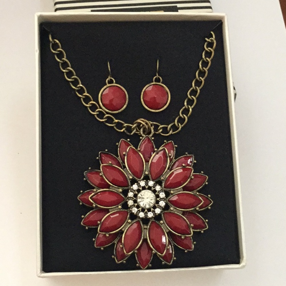 🌹NWT Classic “Mixit  “ Brand New Necklace & Earring Set 🌹Must Have 🌹